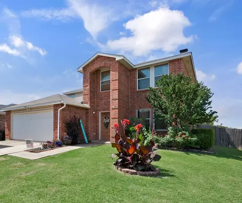 3860 Country Ln, Fort Worth, TX 76123
