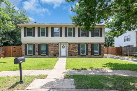3200 Manchester Cir, Bedford, TX 76021