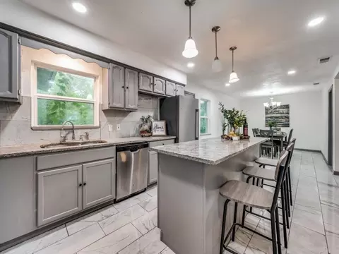 3831 Vanette Ln, Dallas, TX 75216