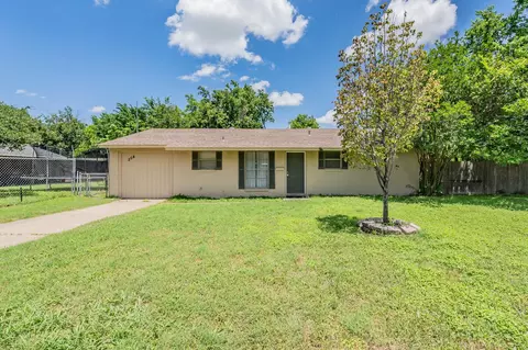204 NW Wintercrest Rd, Burleson, TX 76028
