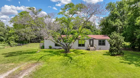 411 Stonebridge Ct, Weatherford, TX 76085