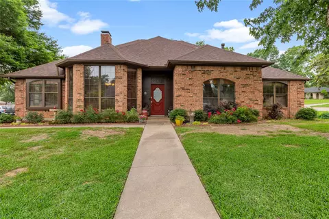 900 Rolling Dr, Athens, TX 75751