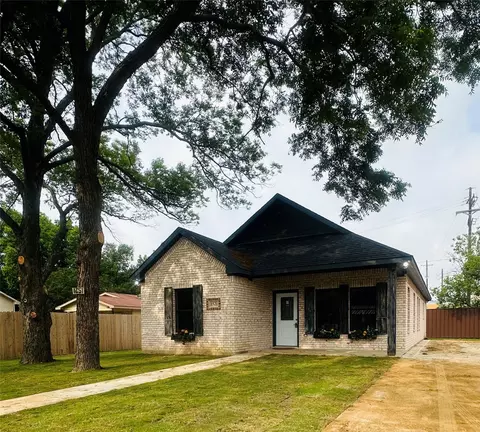 1521 N Brazos Ave, Cleburne, TX 76031