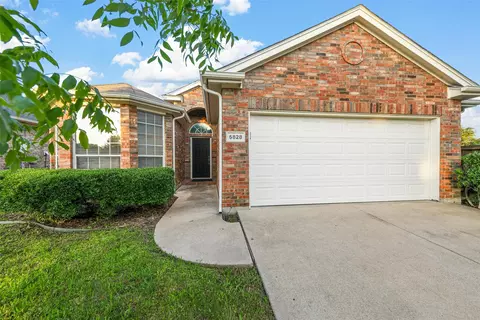 5828 Center Ridge Dr, Fort Worth, TX 76131