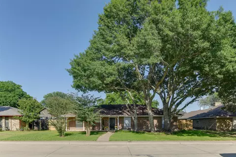 105 Chieftain Dr, Waxahachie, TX 75165