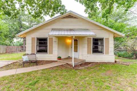 1309 N Elm St, Weatherford, TX 76086