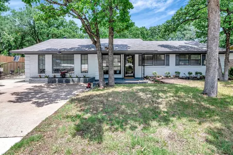 1244 King Dr, Bedford, TX 76022