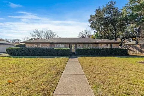 2433 Greenwood Dr, Grand Prairie, TX 75050