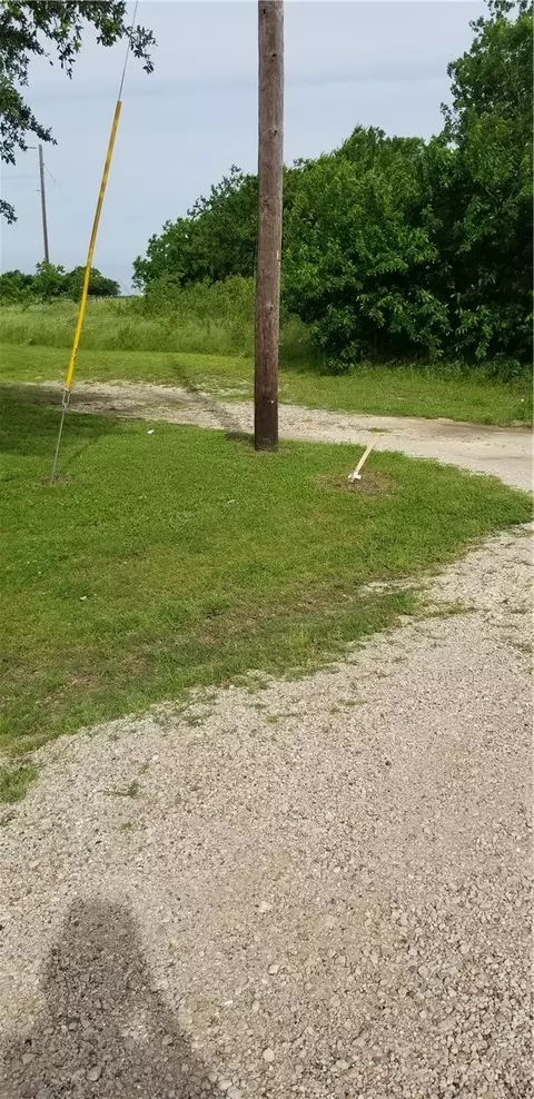 8 Old Brandon Rd, Milford, TX 76670