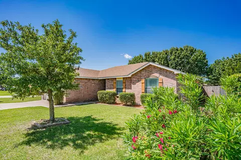 1401 Queen Annes Dr, Burleson, TX 76028