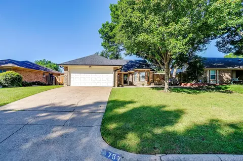 757 Parkview Dr, Burleson, TX 76028
