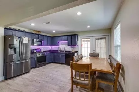 202 E Hammond St, Lancaster, TX 75146 photo 2