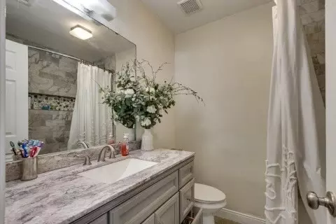 202 E Hammond St, Lancaster, TX 75146 photo 4