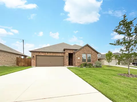 3433 Brady Starr Dr, Aubrey, TX 76227