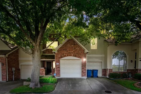 1605 Masters Dr, Desoto, TX 75115