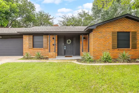 205 SW Gregory St, Burleson, TX 76028