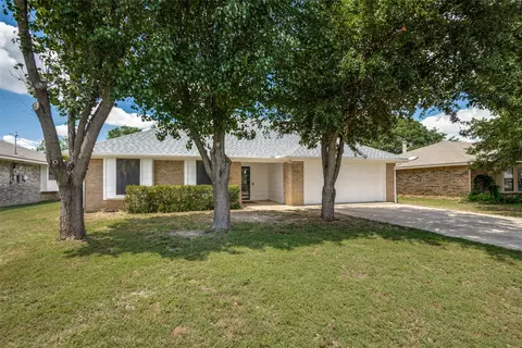 1918 Sharon Dr, Corinth, TX 76210