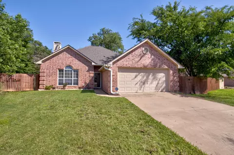 402 Willow Rd, Aubrey, TX 76227