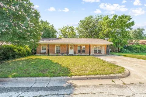1724 W Doyle St, Granbury, TX 76048