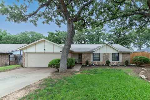 3703 Bordeaux Ct, Arlington, TX 76016