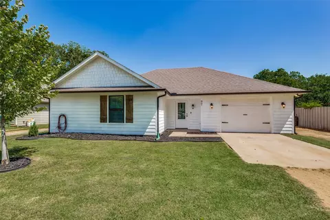 807 N Main St, Tioga, TX 76271