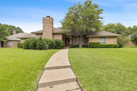 7104 Bettis Dr, Fort Worth, TX 76133