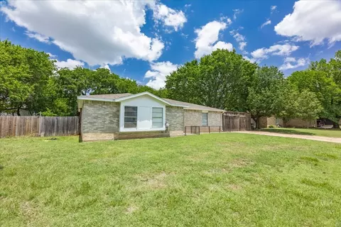 307 Windmere Cir, Corinth, TX 76210