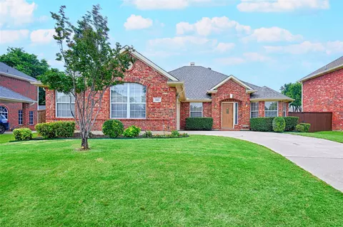 545 Edgeview Dr, Grand Prairie, TX 75052