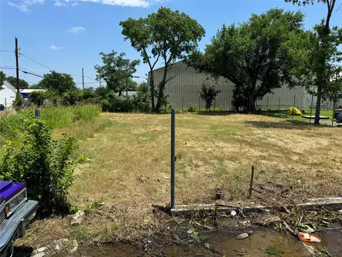 2730 Goldman St, Dallas, TX 75212