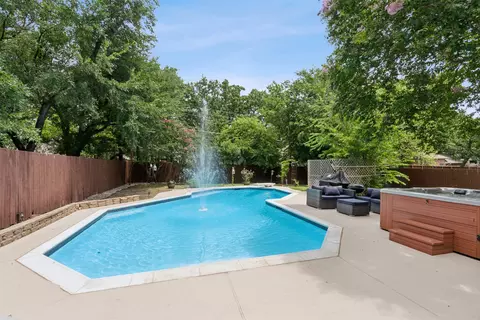 1401 Donna Ln, Bedford, TX 76022