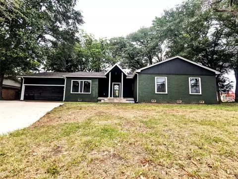 311 E Main St, Van, TX 75790