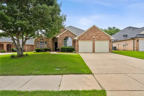5839 Grayco Dr, Grand Prairie, TX 75052