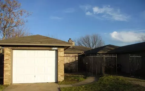 6649 S Creek Dr, Fort Worth, TX 76133