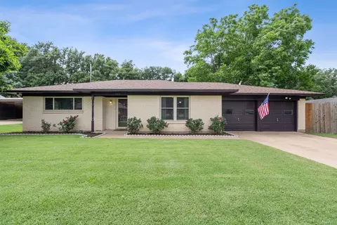 908 Walnut Dr, Arlington, TX 76012