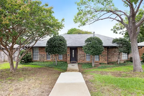 1617 Saint James Dr, Carrollton, TX 75007