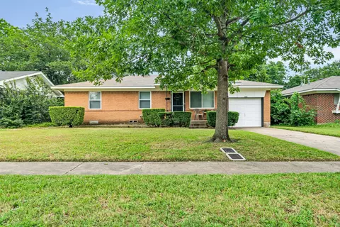 330 Royal Ave, Duncanville, TX 75137