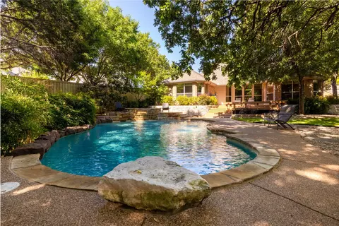 308 Frazier Dr, Hurst, TX 76053
