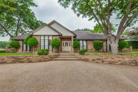 1304 Green Hills Ct, Duncanville, TX 75137