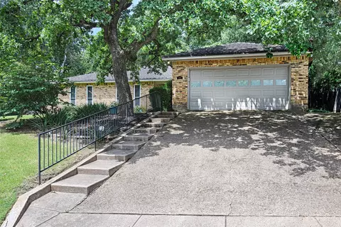 608 Willow Ridge Rd, Fort Worth, TX 76103