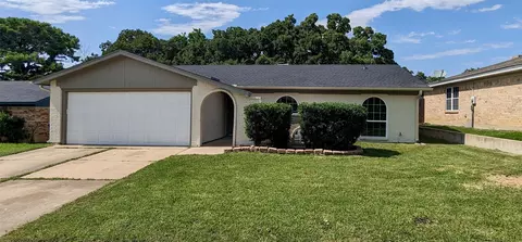 7613 Castillo Rd, Fort Worth, TX 76112