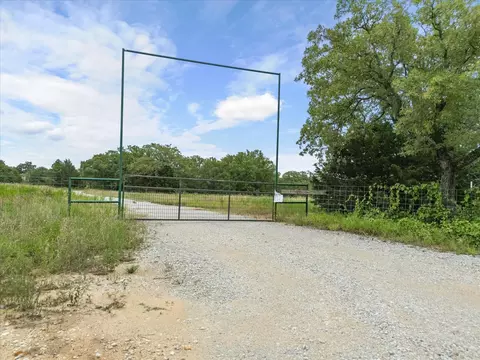 2607 Picket Run Rd, Sunset, TX 76270