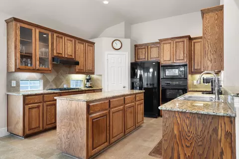 2722 Garrett Dr, Highland Village, TX 75077