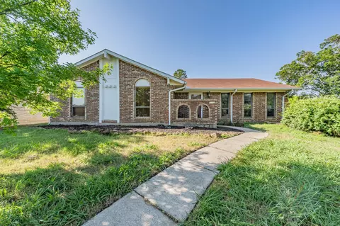 1662 Glenhill Ln, Lewisville, TX 75077