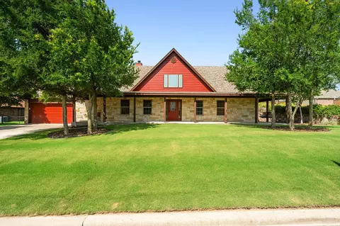 107 Spring Bouquet St, Stephenville, TX 76401