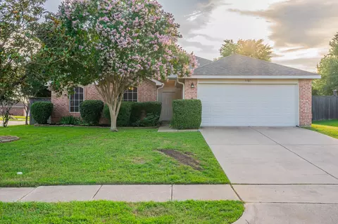 3307 Syracuse Dr, Corinth, TX 76210