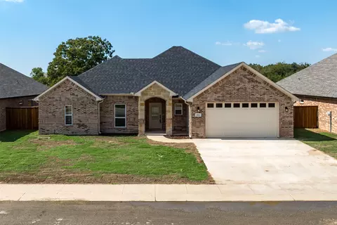 521 Limestone Cir, Mabank, TX 75147