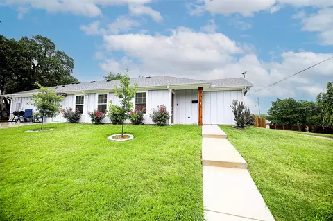 211 W Greenwood Ave, Bowie, TX 76230
