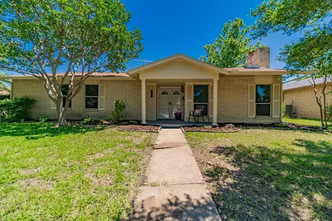 3300 Kensington Dr, Mesquite, TX 75150