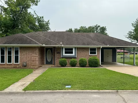 417 Monroe St, Deport, TX 75435