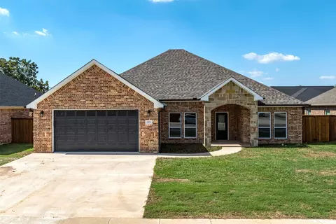 523 Limestone Cir, Mabank, TX 75147